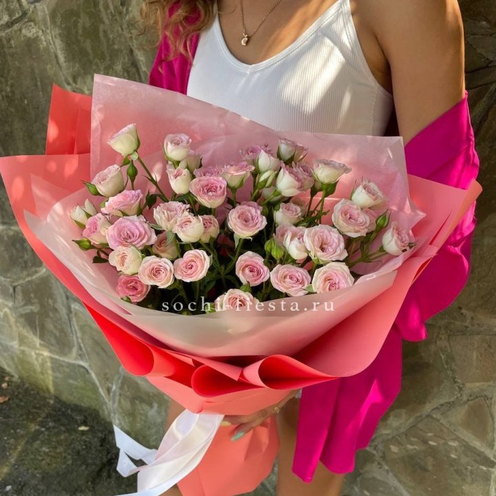 Розовые кустовые розы в Новокузнецке