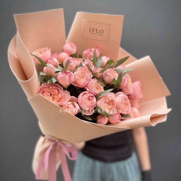 Букет из 9 кустовых роз Джульетта в Новокузнецке