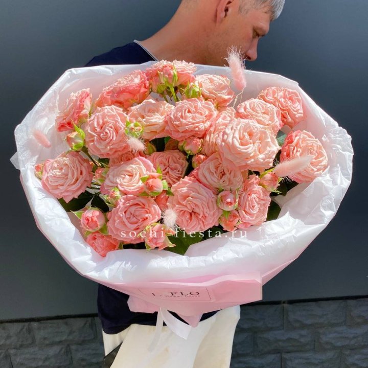 Пионовидные розы Мадам Бомбастик в Новокузнецке