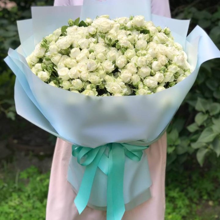 51 белая кустовая роза в Новокузнецке