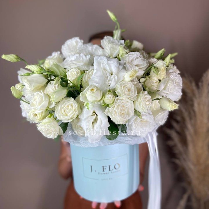 Бокс кустовых роз и эустомы  в Новокузнецке