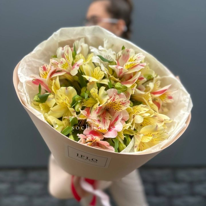 Альстромерии в нежном оформлении в Новокузнецке