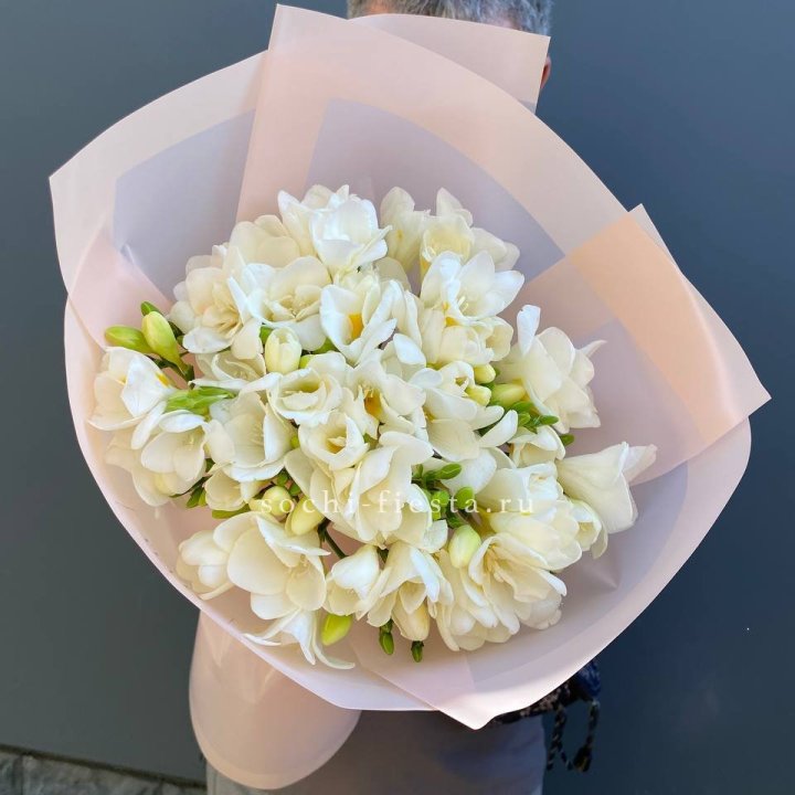 Букет белых фрезий  в Новокузнецке