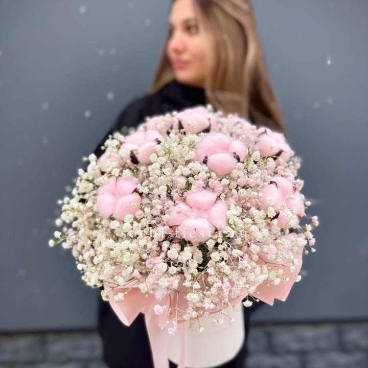 Гипсофилы с хлопком в шляпной коробке в Новокузнецке