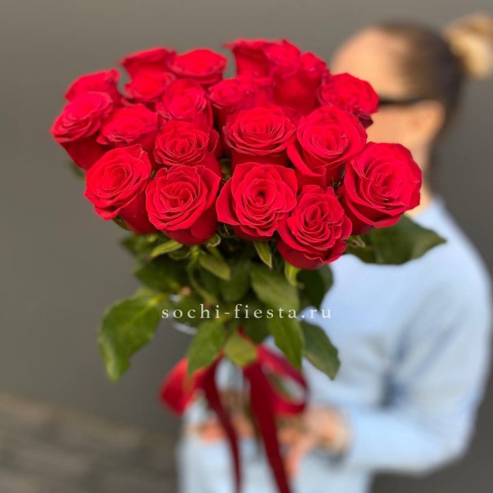 19 красных роз в Новокузнецке