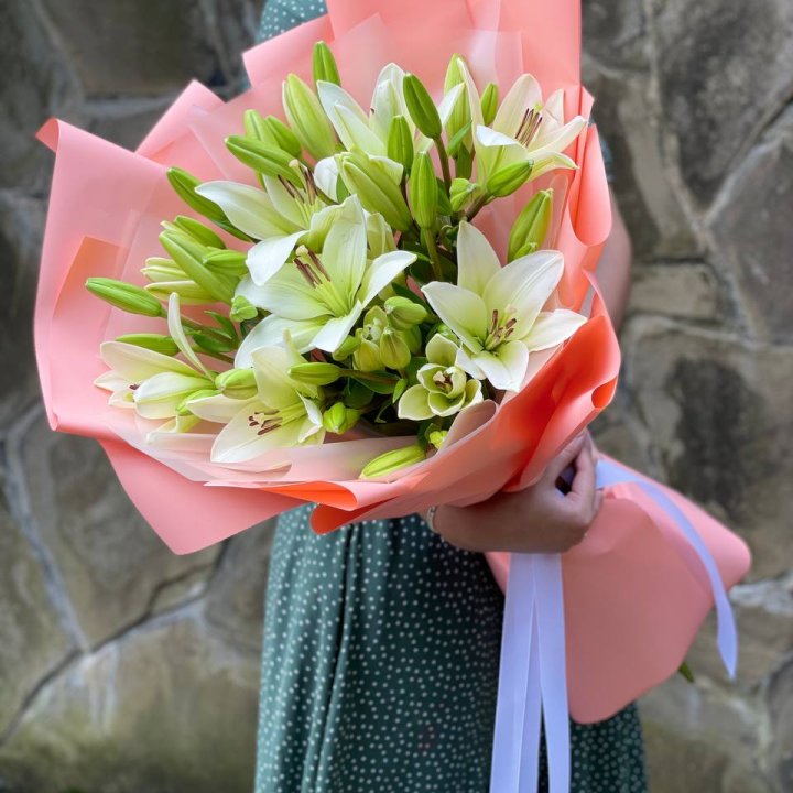 Букет из 7 белых лилий в Новокузнецке