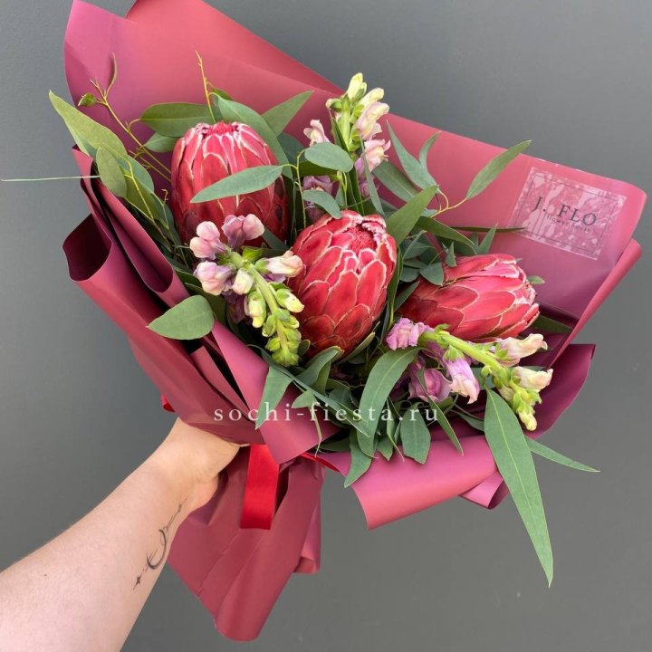 Букет из протеи "Квин" в Новокузнецке