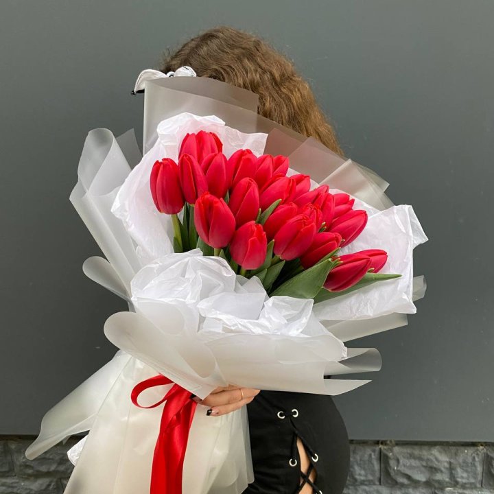  25 красных воздушных тюльпанов в Новокузнецке