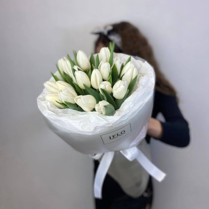  19 белых воздушных тюльпанов в Новокузнецке