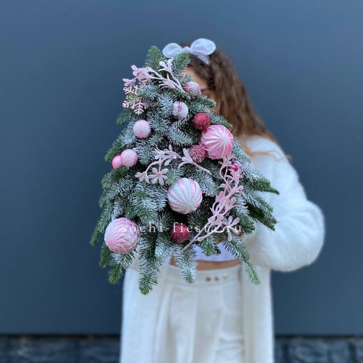 Новогодняя елочка "Розе" в Новокузнецке