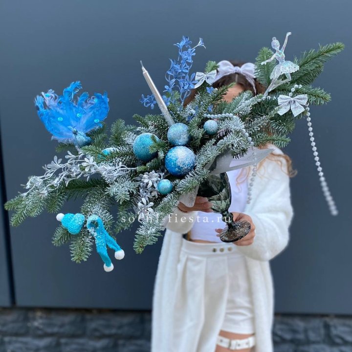 Композиция в бокале голубая в Новокузнецке