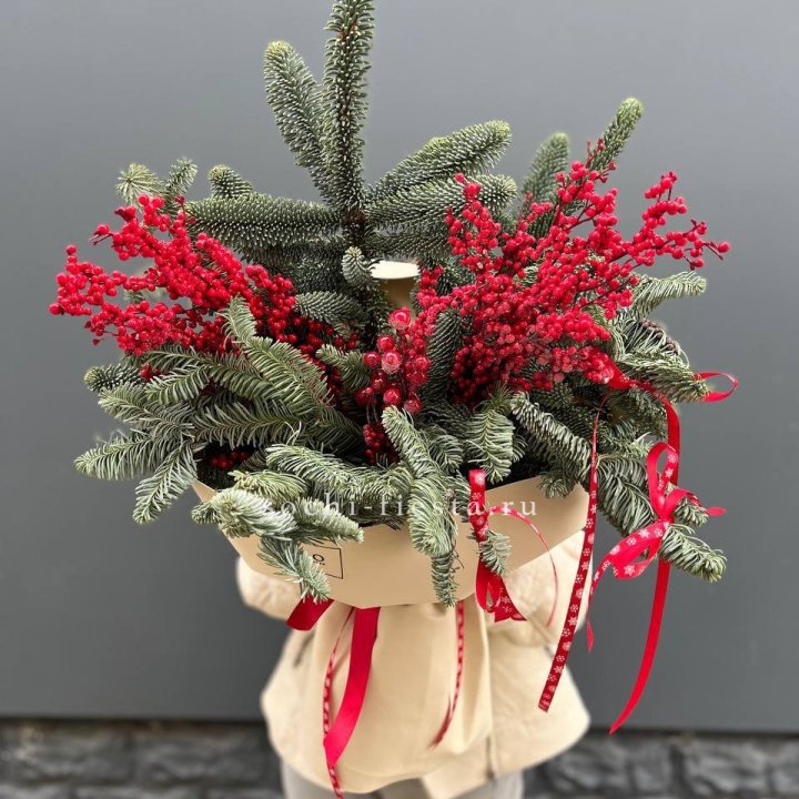 Букет нобилиса и ягод в Новокузнецке