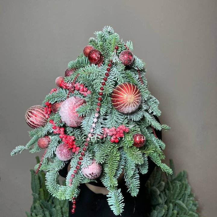 Ёлка красная в Новокузнецке