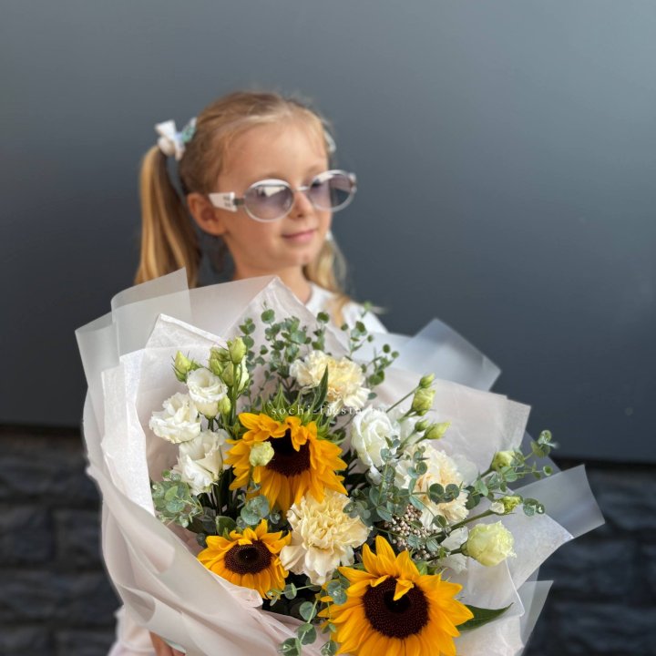  Букет  из стойких цветов с подсолнухами в Новокузнецке