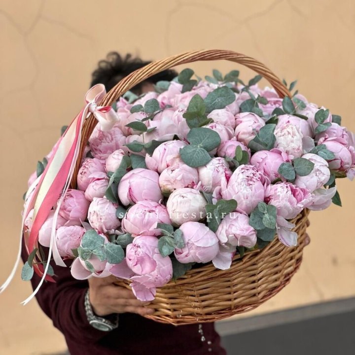 Корзина пионов "75" в Новокузнецке