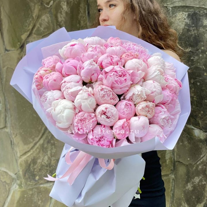 39 нежных пионов в Новокузнецке