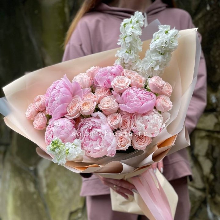 Букет с пионами №1 в Новокузнецке