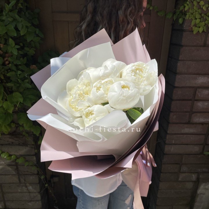 9 белоснежных пионов в Новокузнецке