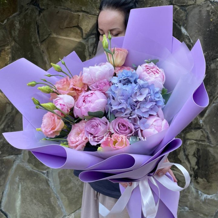 Букет с пионами "Блю логан" в Новокузнецке