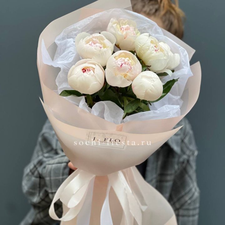 Букет белых пионов в Новокузнецке