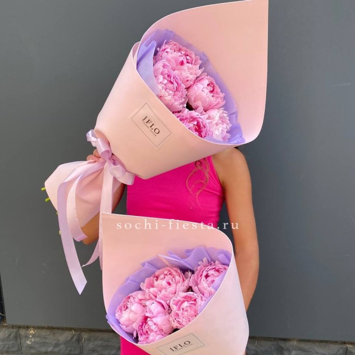 Букет из 5 пионов в Новокузнецке