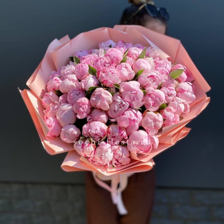 Нежный букет 51 пионов  в Новокузнецке