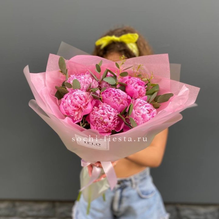 7 ярких пионов в оформлении в Новокузнецке