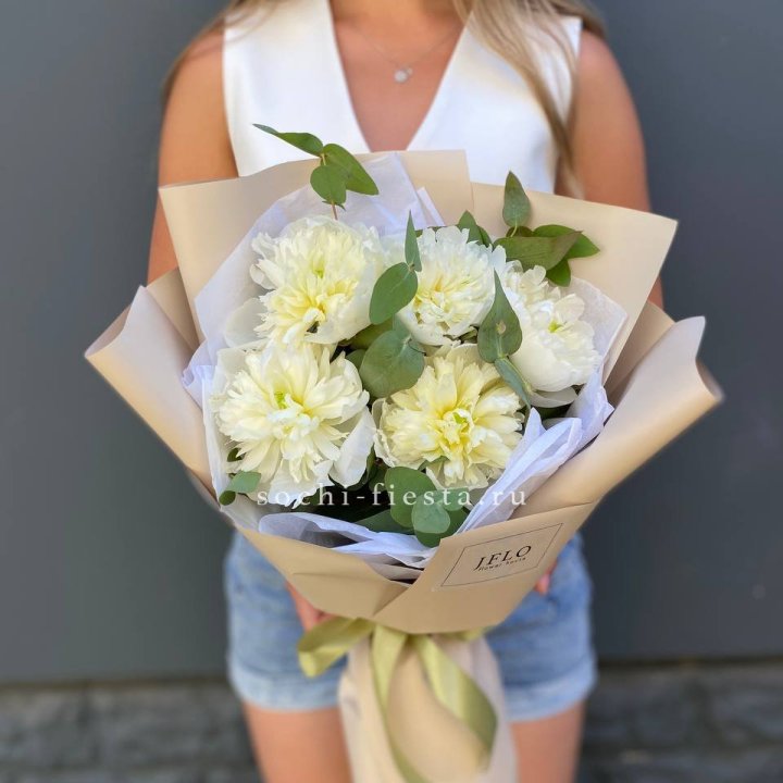  Букет белых пионов в Новокузнецке