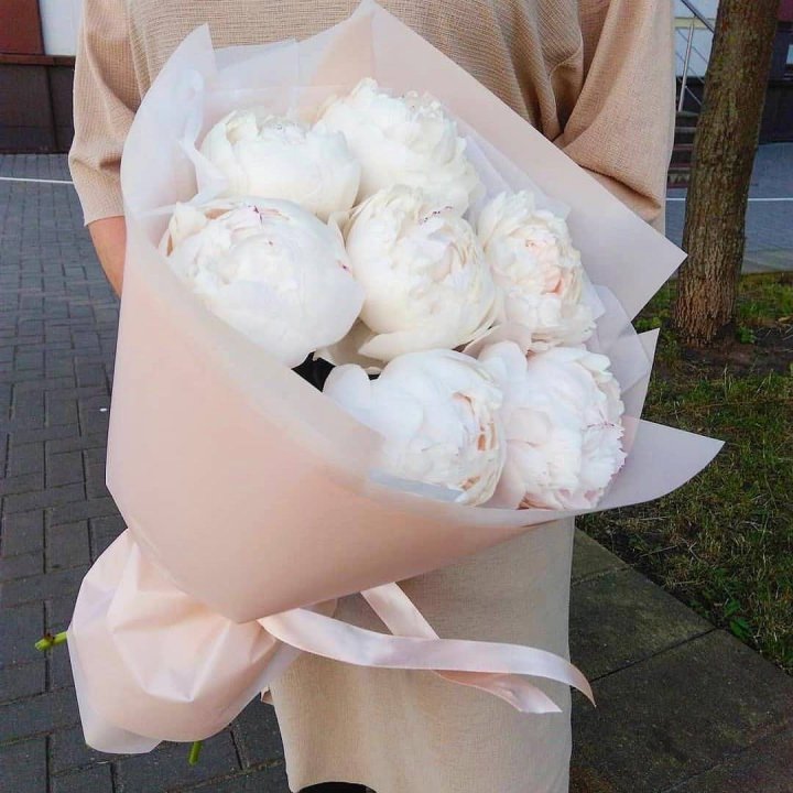 Букет белых пионов в Новокузнецке