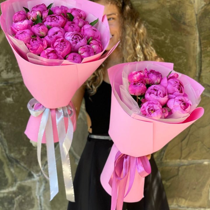 Букет ярких пионов  в Новокузнецке