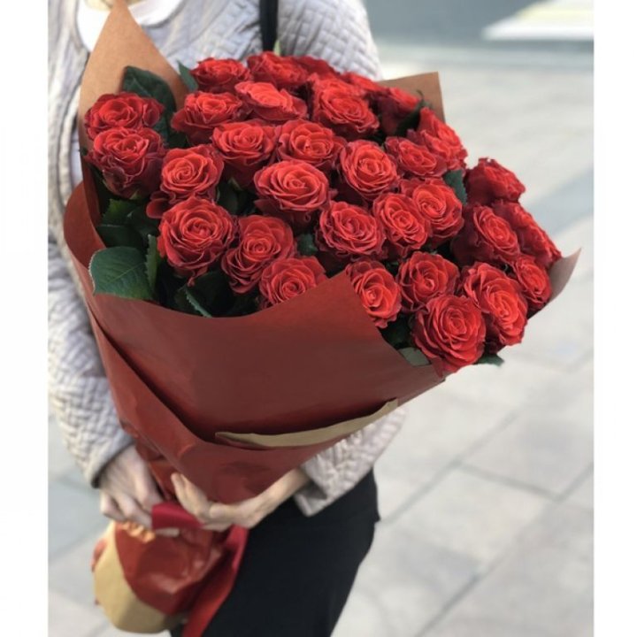 29 высоких роз  в Новокузнецке