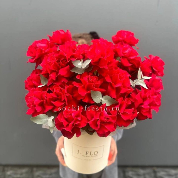 35 Французских роз в боксе в Новокузнецке