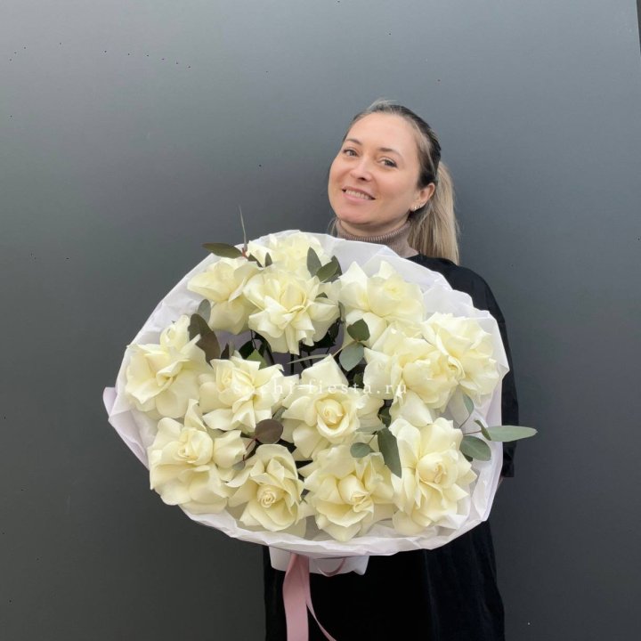 13 Белых французских роз Облако в Новокузнецке