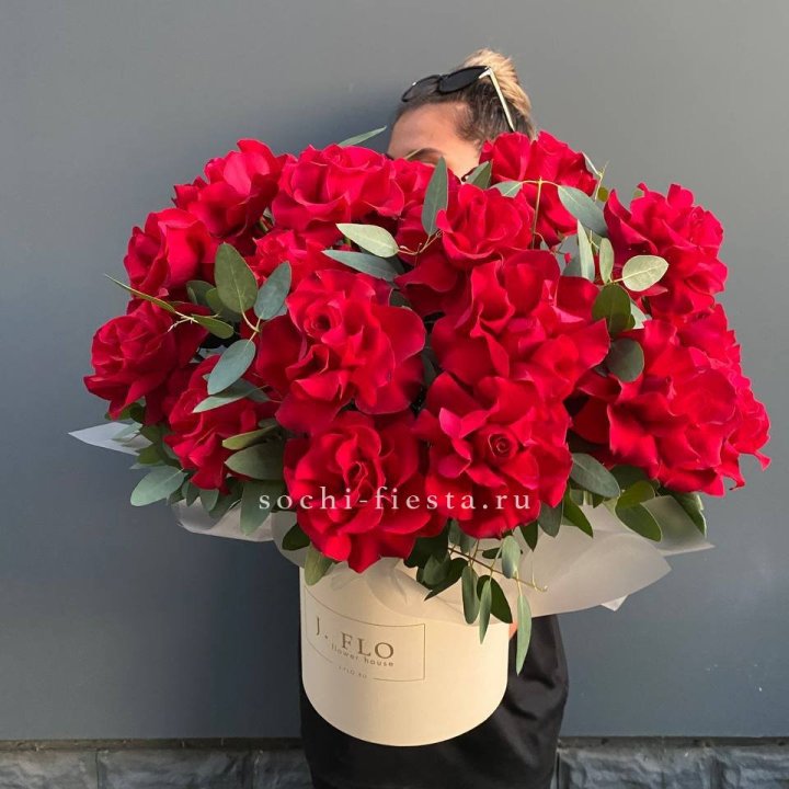 25 Французских красных роз в коробке в Новокузнецке