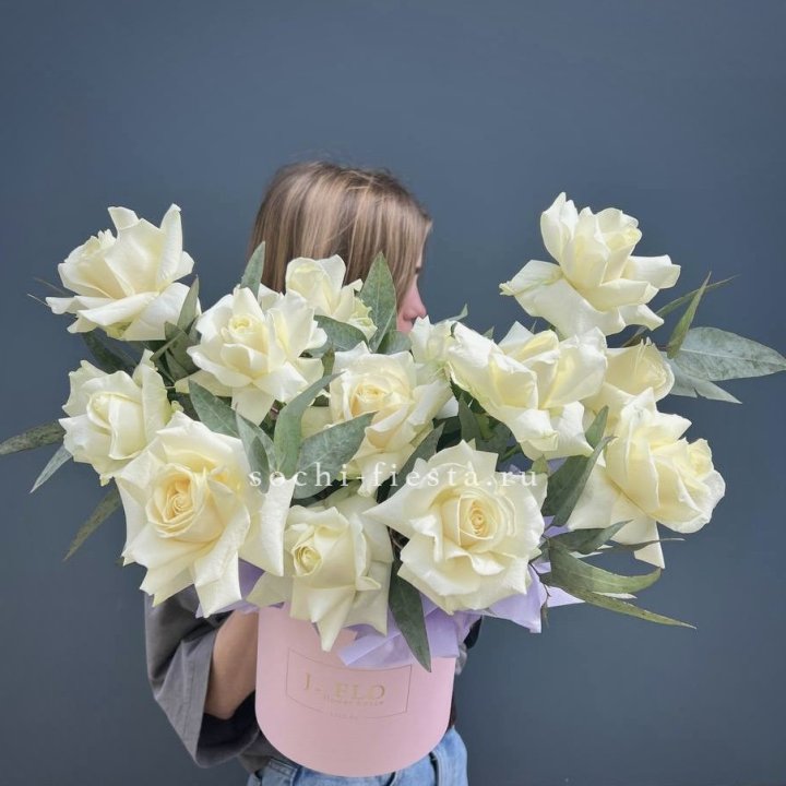 15 Французских роз в боксе в Новокузнецке