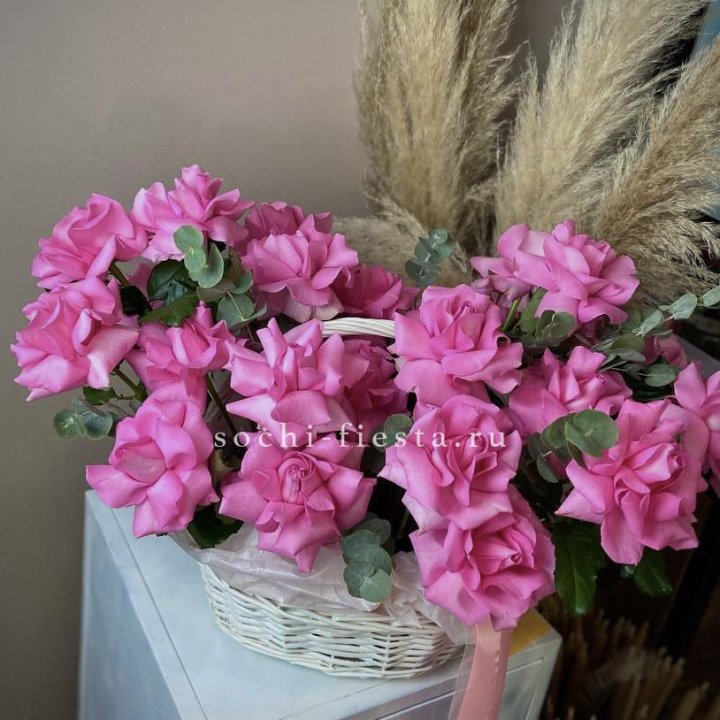 25 роз в цветочной корзине Пинк в Новокузнецке