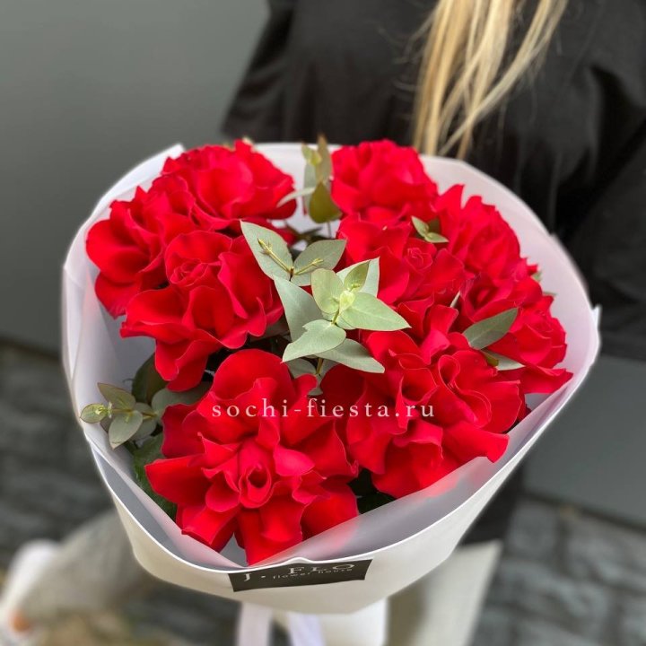 9 Красных французских роз в Новокузнецке