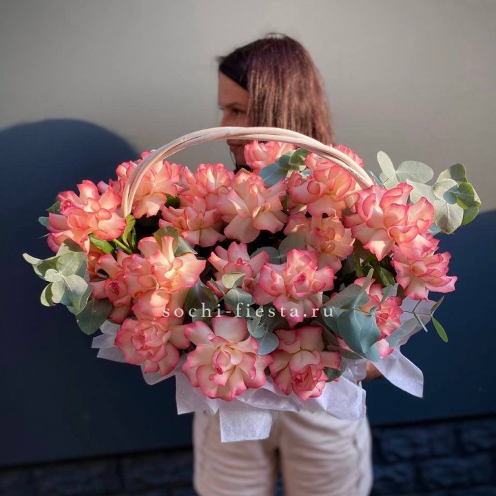 25 Французских роз Джумилия в корзине в Новокузнецке