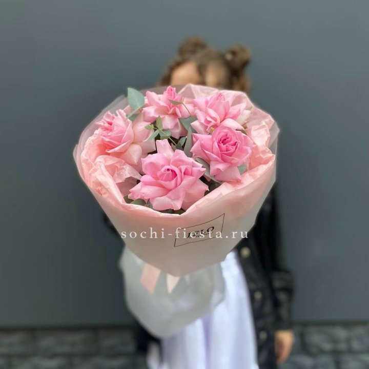 5 французских розовых роз  в Новокузнецке