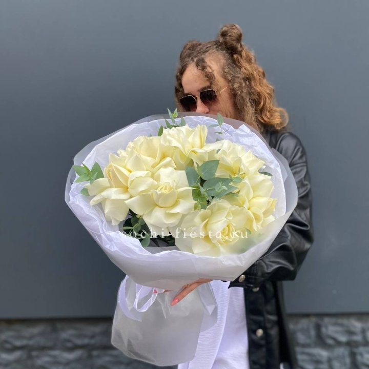 7 Белых французских роз  в Новокузнецке