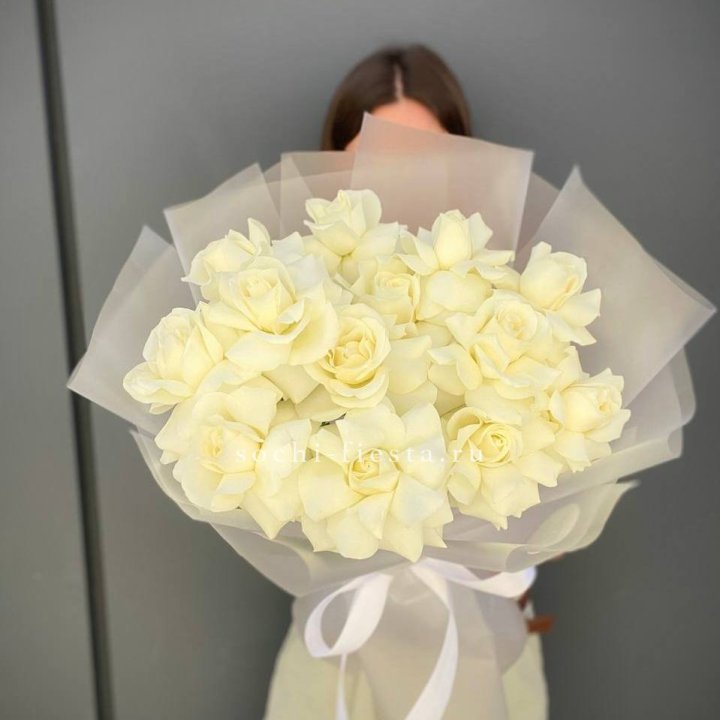 13 белых роз в Новокузнецке