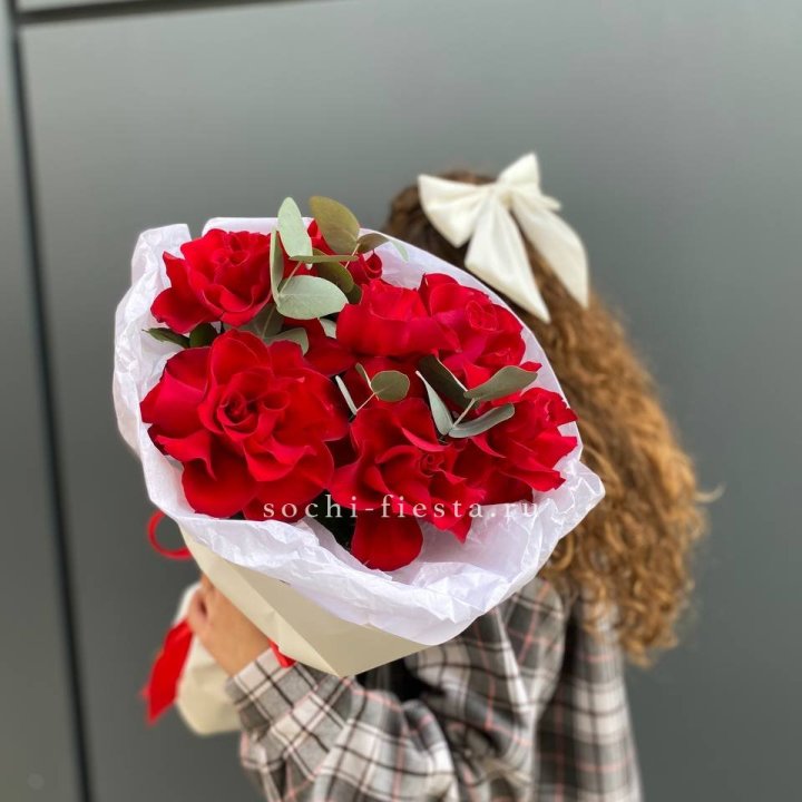 7 красных французских роз в Новокузнецке