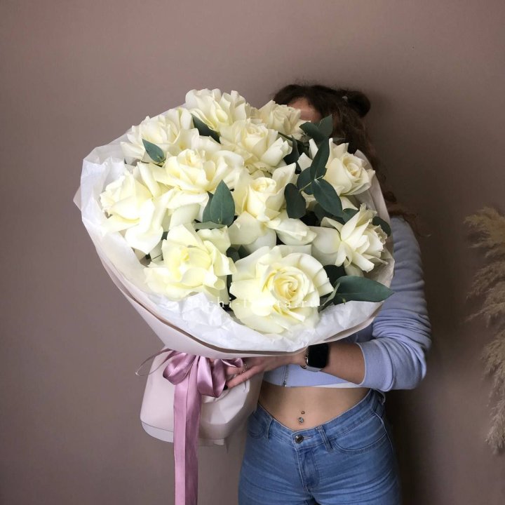 11 Белых французских роз "Вайт найс" в Новокузнецке