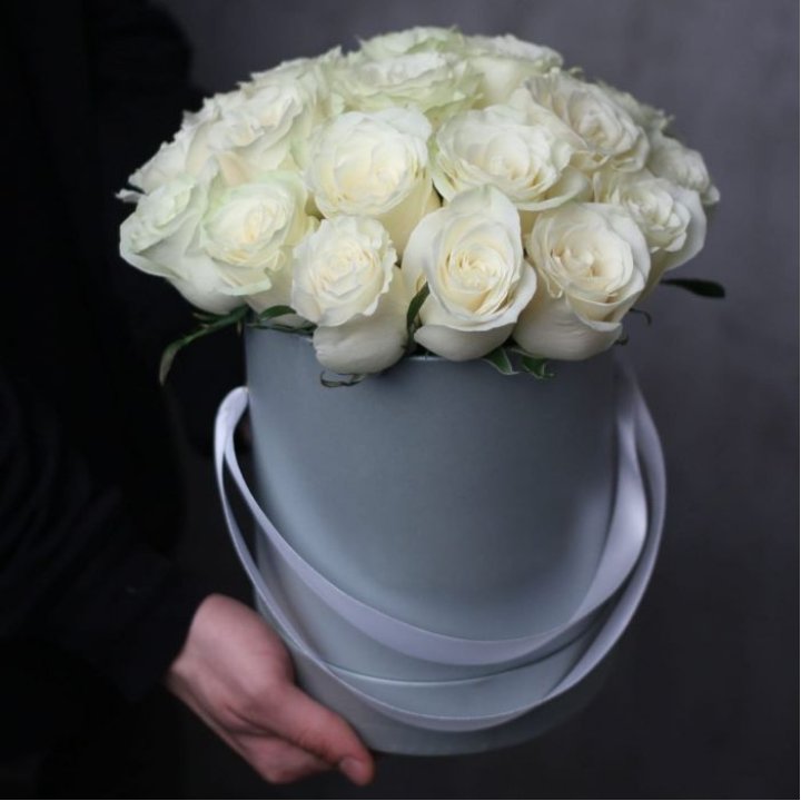 15 белых роз в цилиндре в Новокузнецке