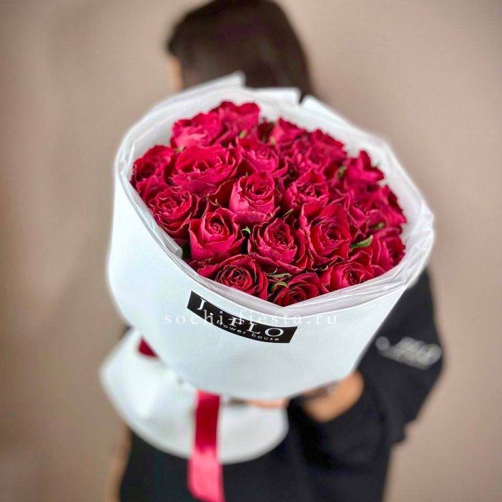 Букет красных роз мадам ред в Новокузнецке