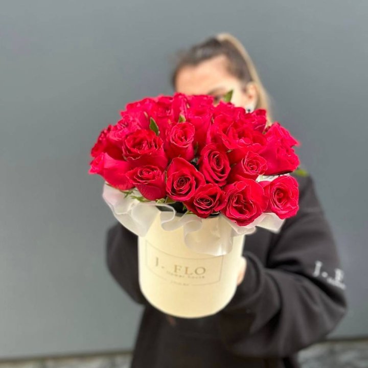 27 кенийских роз в боксе в Новокузнецке