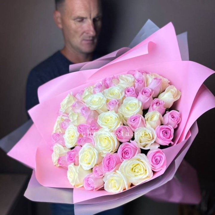 51 белых и розовых роз в Новокузнецке
