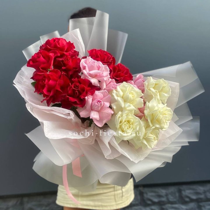 Микс из 17 роз в Новокузнецке