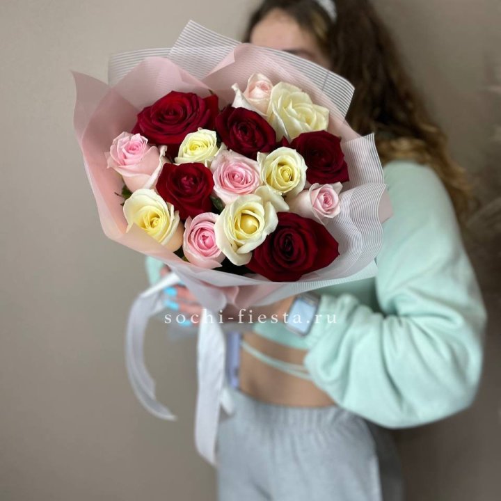 15 роз "Карусель" в Новокузнецке