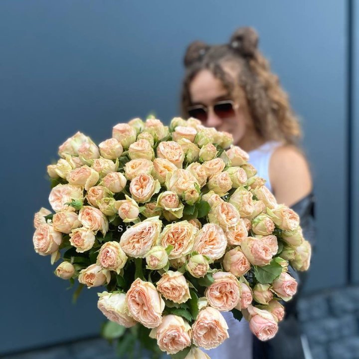 25 пионовидных роз в Новокузнецке